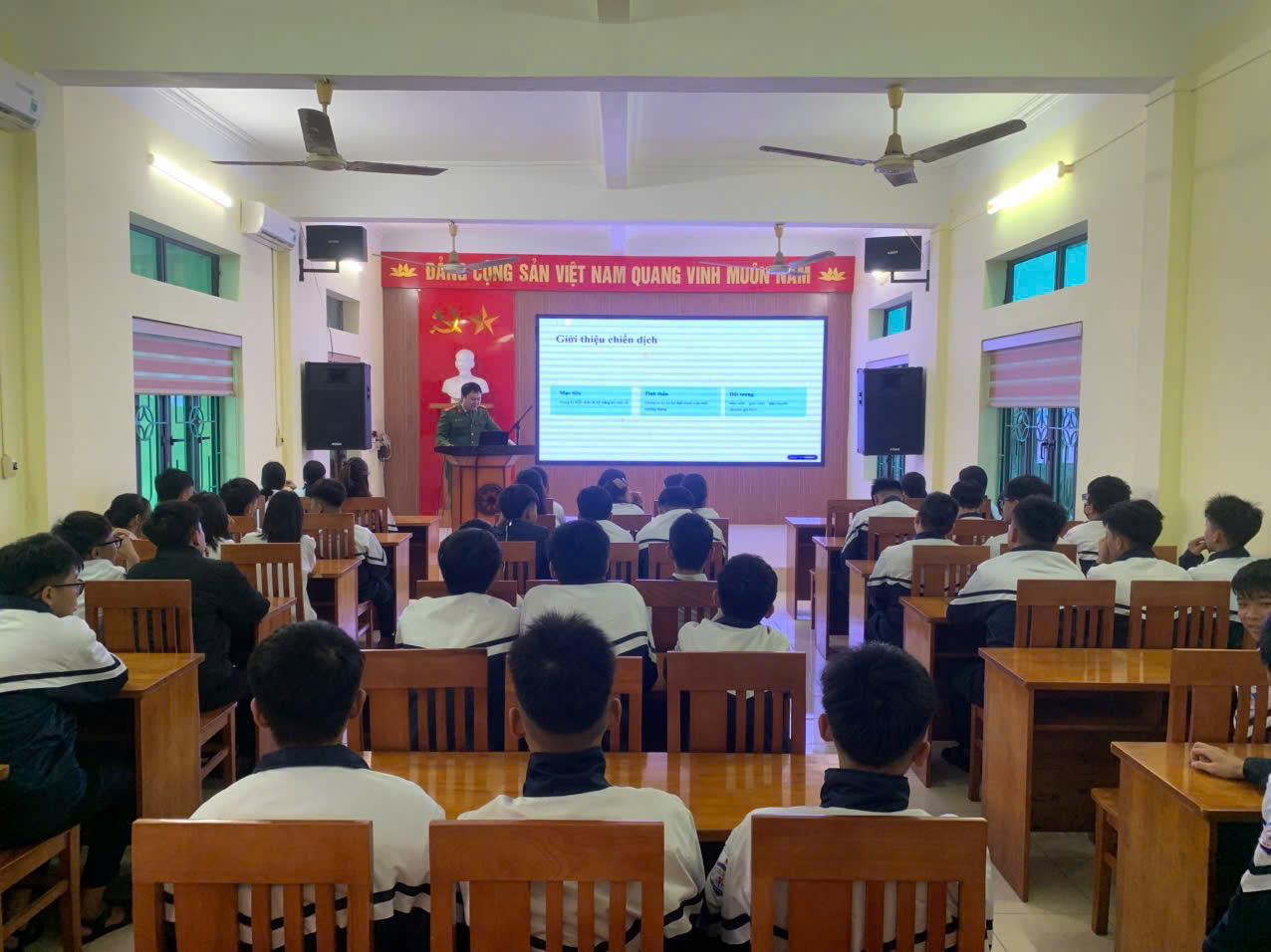 Công an xã Tiên Lãng: Triển khai chiến dịch “Không một mình” – “Cùng nhau an toàn trực tuyến”